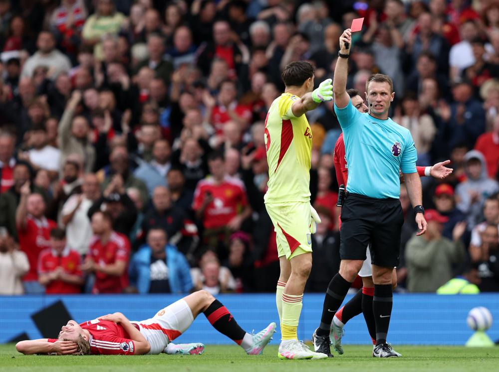 广东队在CBA俱乐部杯首战遭遇惨败，落后山西14分，外援表现不佳，失误频繁，防守被压制。