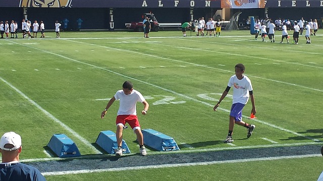 球队有三名 球队有三名